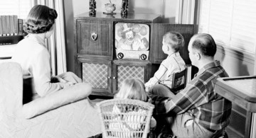 Contra la televisión, desde el sofá de casa