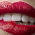 falsaria1416889425oWOMANBITINGLIPfacebook