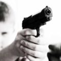 UN REVOLVER DE CINCO BALAS